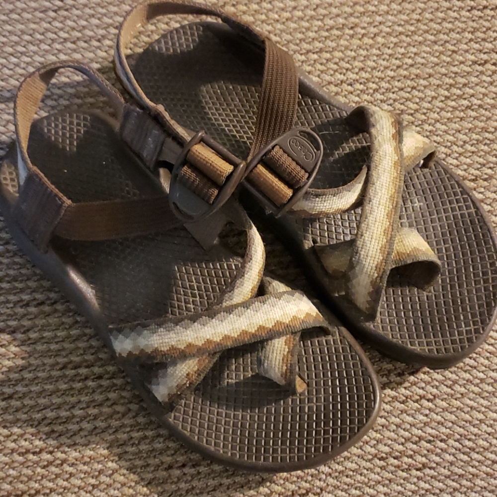 Chaco Z2 size 5 toe loop sandal